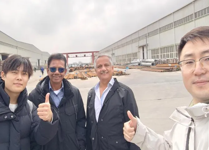 Clientes de Guyana visitan la fábrica Jinggang