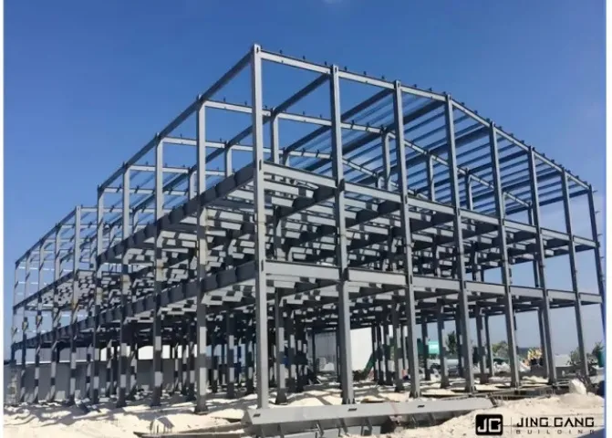 Métodos de construcción para cimientos de edificios con estructuras de acero